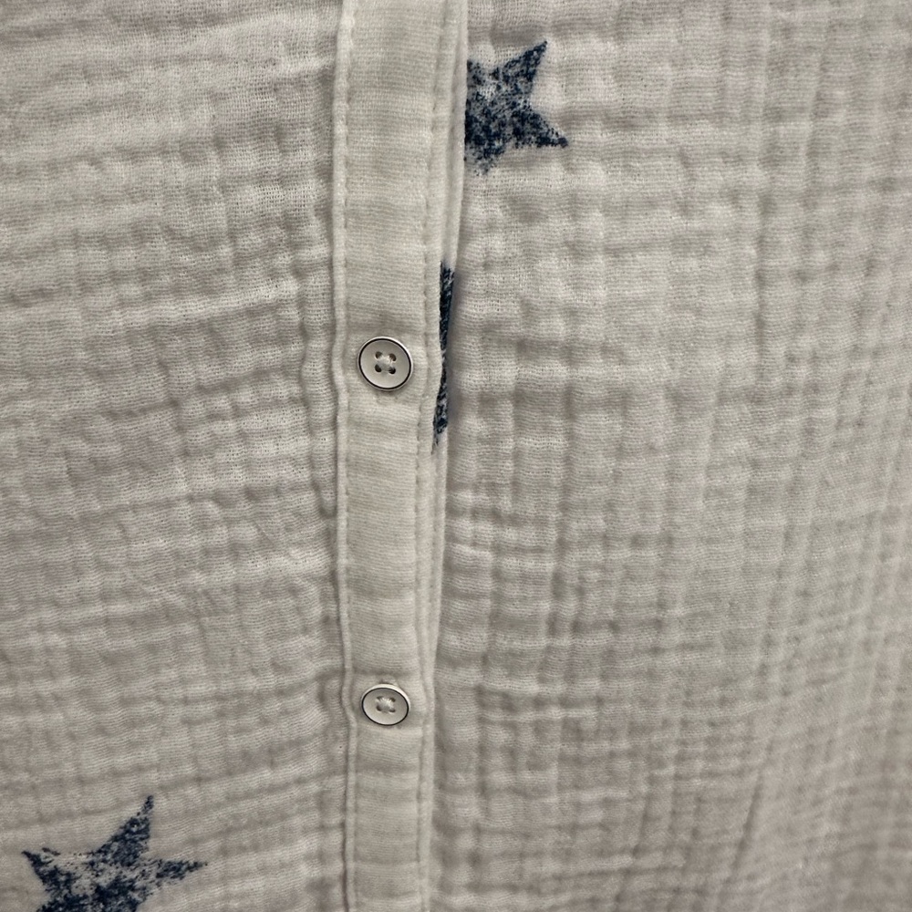 Splendid Sleeveless White Top with Blue Stars - Picture 4 of 5